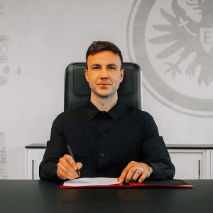 开云下载网址-法兰克福官方：与2014年世界杯冠军得主格策续约至2028年