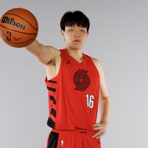 杨瀚森中锋位列第25引热议:媒体称潜力获印证,仍需务实适应赛场